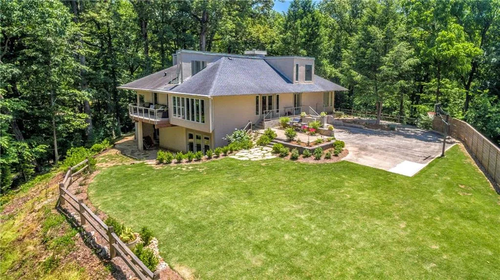 2401 W Wesley Road Nw, Atlanta, Georgia 30327, 4 Bedrooms Bedrooms, ,3 BathroomsBathrooms,Residential,Sold,2401 W Wesley Road Nw,5696449