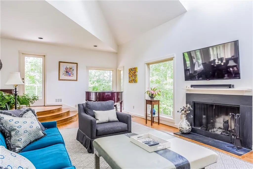 2401 W Wesley Road Nw, Atlanta, Georgia 30327, 4 Bedrooms Bedrooms, ,3 BathroomsBathrooms,Residential,Sold,2401 W Wesley Road Nw,5696449
