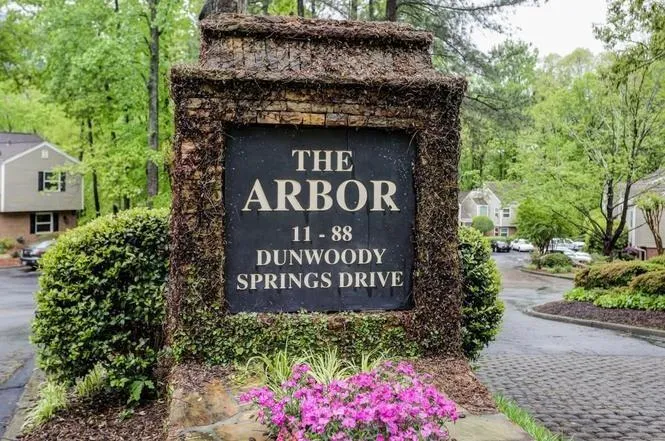 41 Dunwoody Springs Drive, Sandy Springs, Georgia 30328, 2 Bedrooms Bedrooms, ,2 BathroomsBathrooms,Residential,Sold,41 Dunwoody Springs Drive,6557348