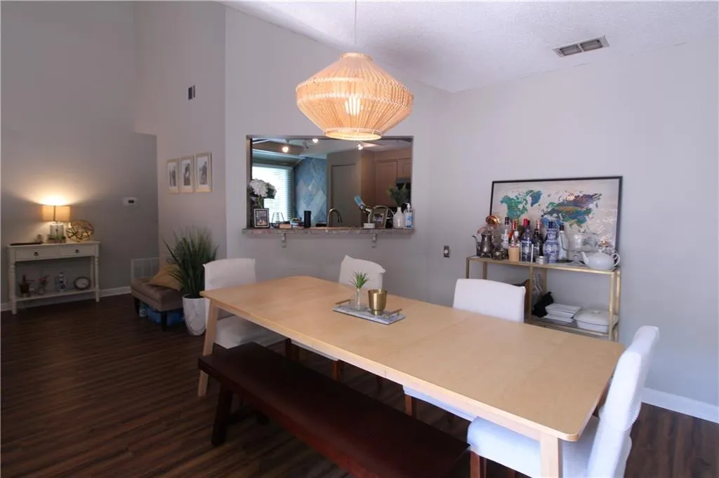 41 Dunwoody Springs Drive, Sandy Springs, Georgia 30328, 2 Bedrooms Bedrooms, ,2 BathroomsBathrooms,Residential,Sold,41 Dunwoody Springs Drive,6557348