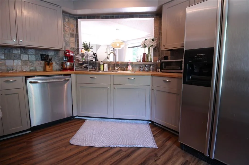 41 Dunwoody Springs Drive, Sandy Springs, Georgia 30328, 2 Bedrooms Bedrooms, ,2 BathroomsBathrooms,Residential,Sold,41 Dunwoody Springs Drive,6557348