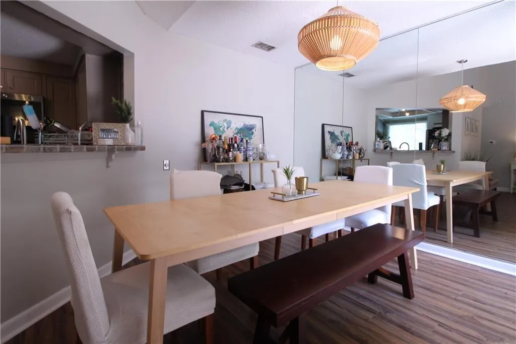 41 Dunwoody Springs Drive, Sandy Springs, Georgia 30328, 2 Bedrooms Bedrooms, ,2 BathroomsBathrooms,Residential,Sold,41 Dunwoody Springs Drive,6557348