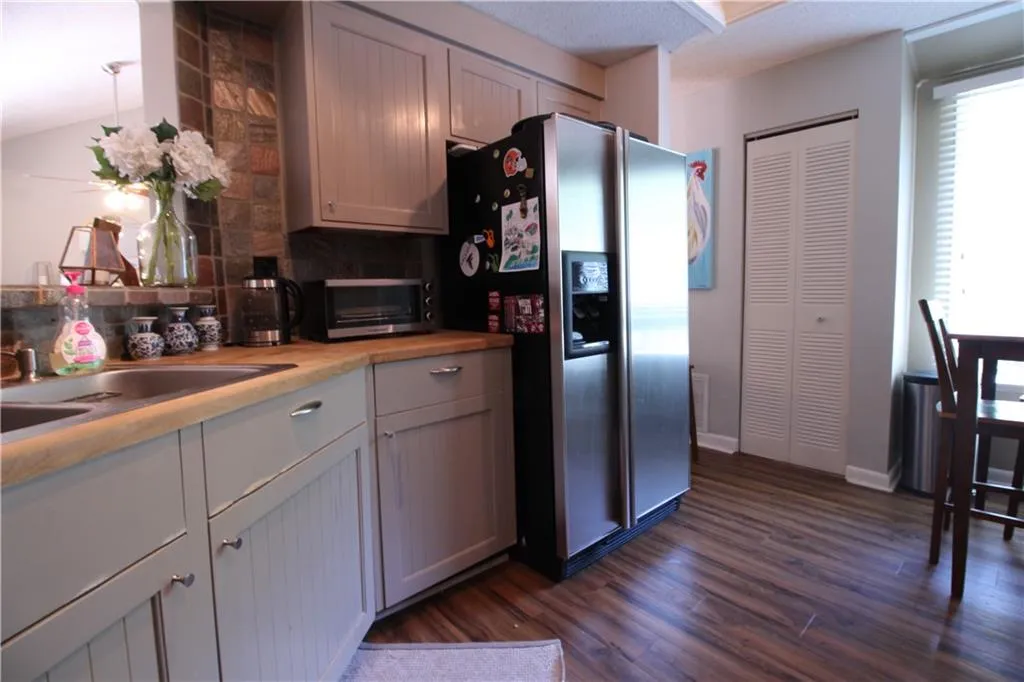 41 Dunwoody Springs Drive, Sandy Springs, Georgia 30328, 2 Bedrooms Bedrooms, ,2 BathroomsBathrooms,Residential,Sold,41 Dunwoody Springs Drive,6557348