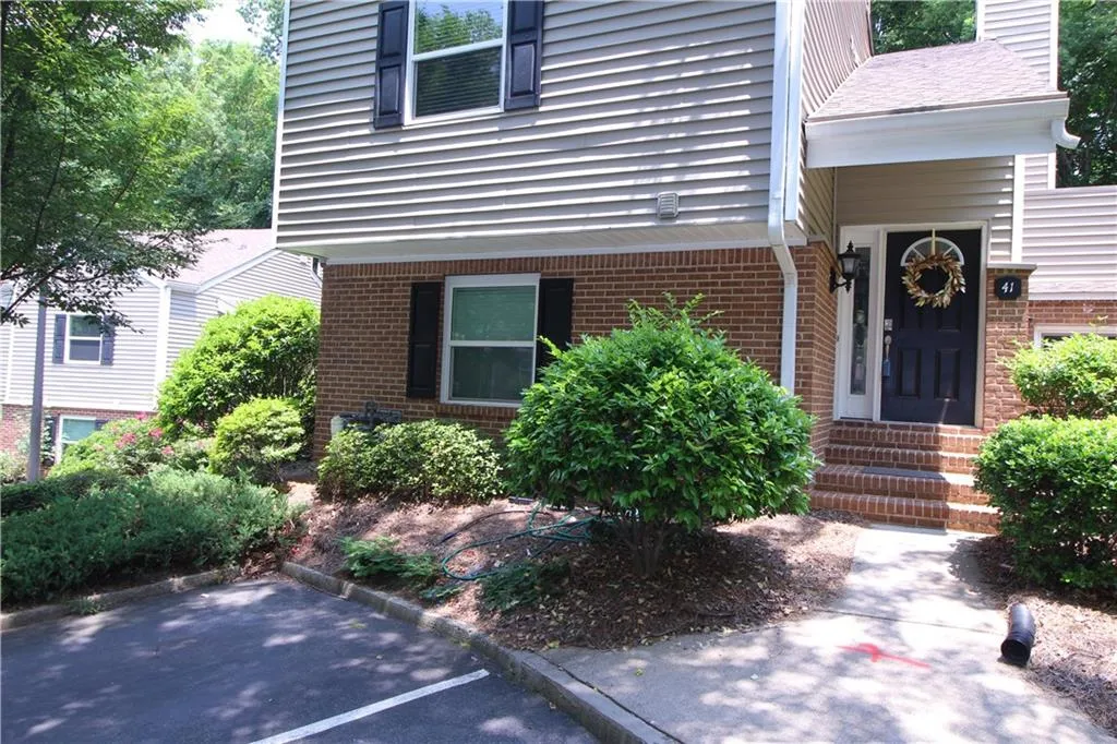 41 Dunwoody Springs Drive, Sandy Springs, Georgia 30328, 2 Bedrooms Bedrooms, ,2 BathroomsBathrooms,Residential,Sold,41 Dunwoody Springs Drive,6557348