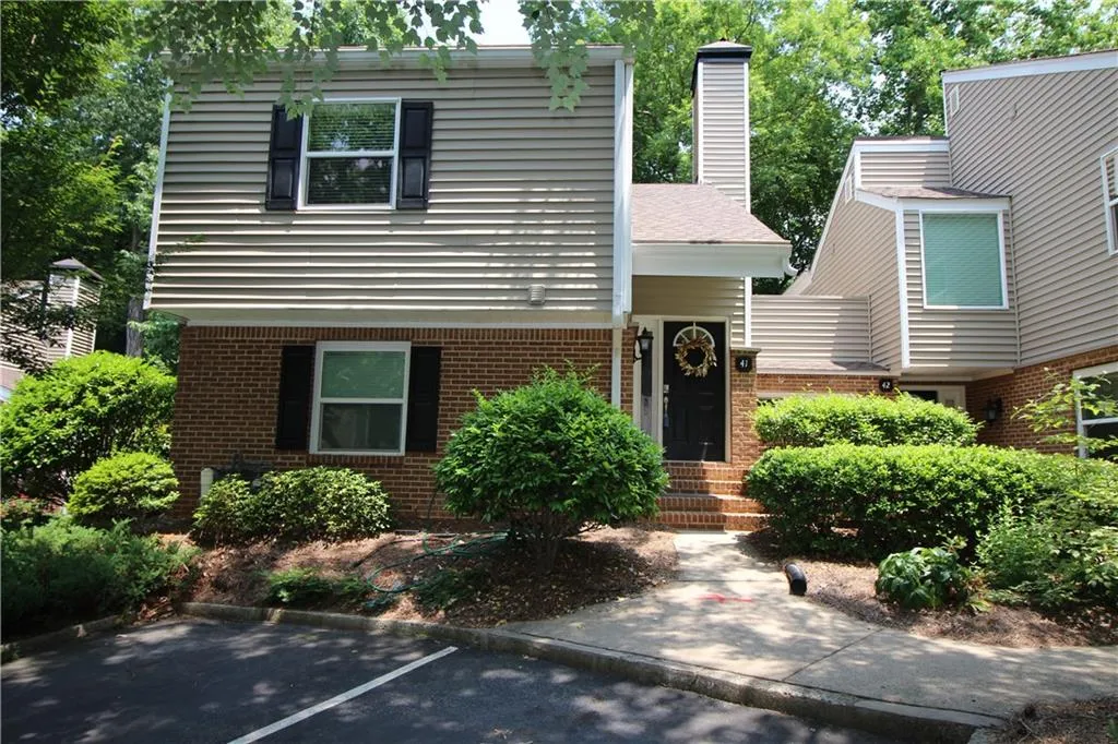 41 Dunwoody Springs Drive, Sandy Springs, Georgia 30328, 2 Bedrooms Bedrooms, ,2 BathroomsBathrooms,Residential,Sold,41 Dunwoody Springs Drive,6557348