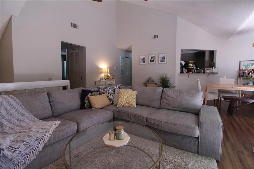 41 Dunwoody Springs Drive, Sandy Springs, Georgia 30328, 2 Bedrooms Bedrooms, ,2 BathroomsBathrooms,Residential,Sold,41 Dunwoody Springs Drive,6557348