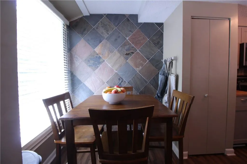 41 Dunwoody Springs Drive, Sandy Springs, Georgia 30328, 2 Bedrooms Bedrooms, ,2 BathroomsBathrooms,Residential,Sold,41 Dunwoody Springs Drive,6557348