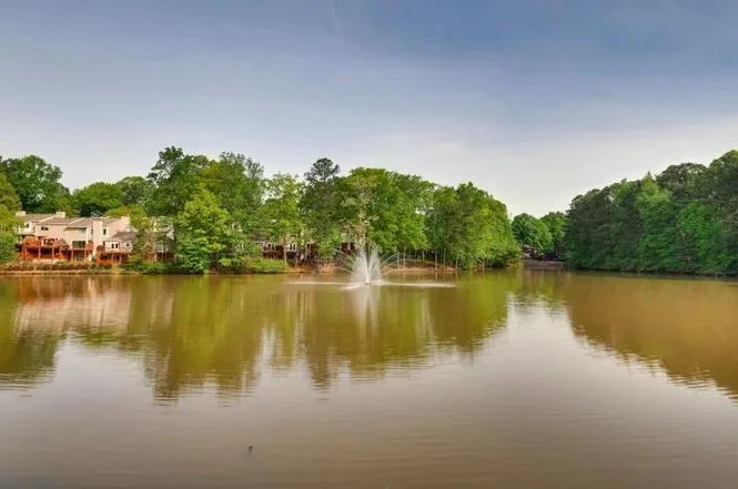 41 Dunwoody Springs Drive, Sandy Springs, Georgia 30328, 2 Bedrooms Bedrooms, ,2 BathroomsBathrooms,Residential,Sold,41 Dunwoody Springs Drive,6557348