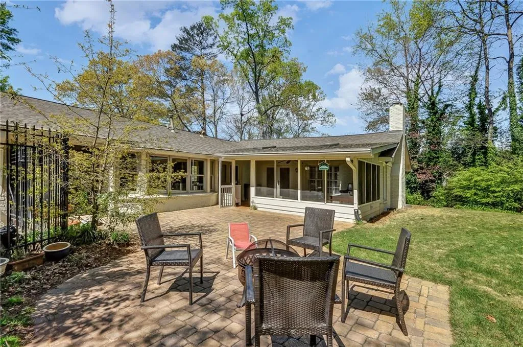 1421 Stratfield Circle Ne, Brookhaven, Georgia 30319, 4 Bedrooms Bedrooms, ,3 BathroomsBathrooms,Residential,Sold,1421 Stratfield Circle Ne,5994600