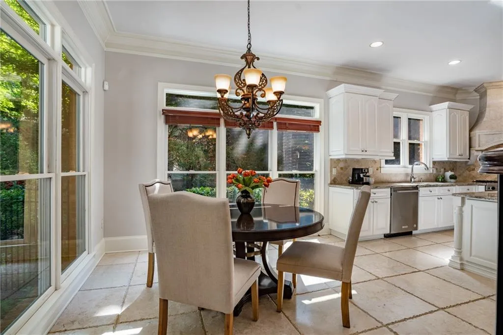 8319 Grogans Ferry Road, Sandy Springs, Georgia 30350, 6 Bedrooms Bedrooms, ,5 BathroomsBathrooms,Residential,Sold,8319 Grogans Ferry Road,7238379