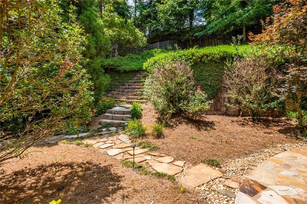 8319 Grogans Ferry Road, Sandy Springs, Georgia 30350, 6 Bedrooms Bedrooms, ,5 BathroomsBathrooms,Residential,Sold,8319 Grogans Ferry Road,7238379