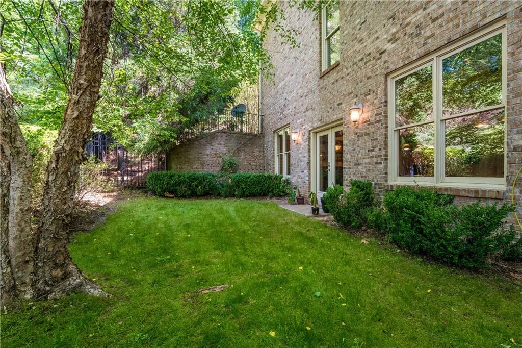 8319 Grogans Ferry Road, Sandy Springs, Georgia 30350, 6 Bedrooms Bedrooms, ,5 BathroomsBathrooms,Residential,Sold,8319 Grogans Ferry Road,7238379