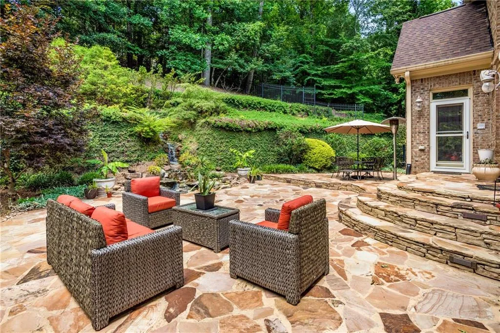 8319 Grogans Ferry Road, Sandy Springs, Georgia 30350, 6 Bedrooms Bedrooms, ,5 BathroomsBathrooms,Residential,Sold,8319 Grogans Ferry Road,7238379