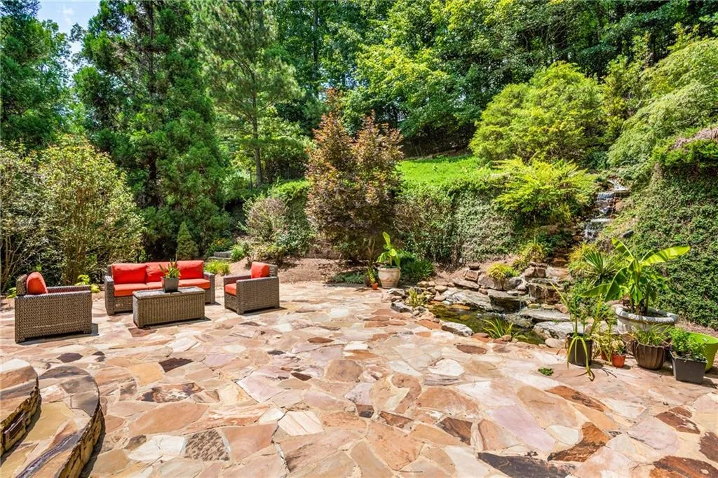 8319 Grogans Ferry Road, Sandy Springs, Georgia 30350, 6 Bedrooms Bedrooms, ,5 BathroomsBathrooms,Residential,Sold,8319 Grogans Ferry Road,7238379