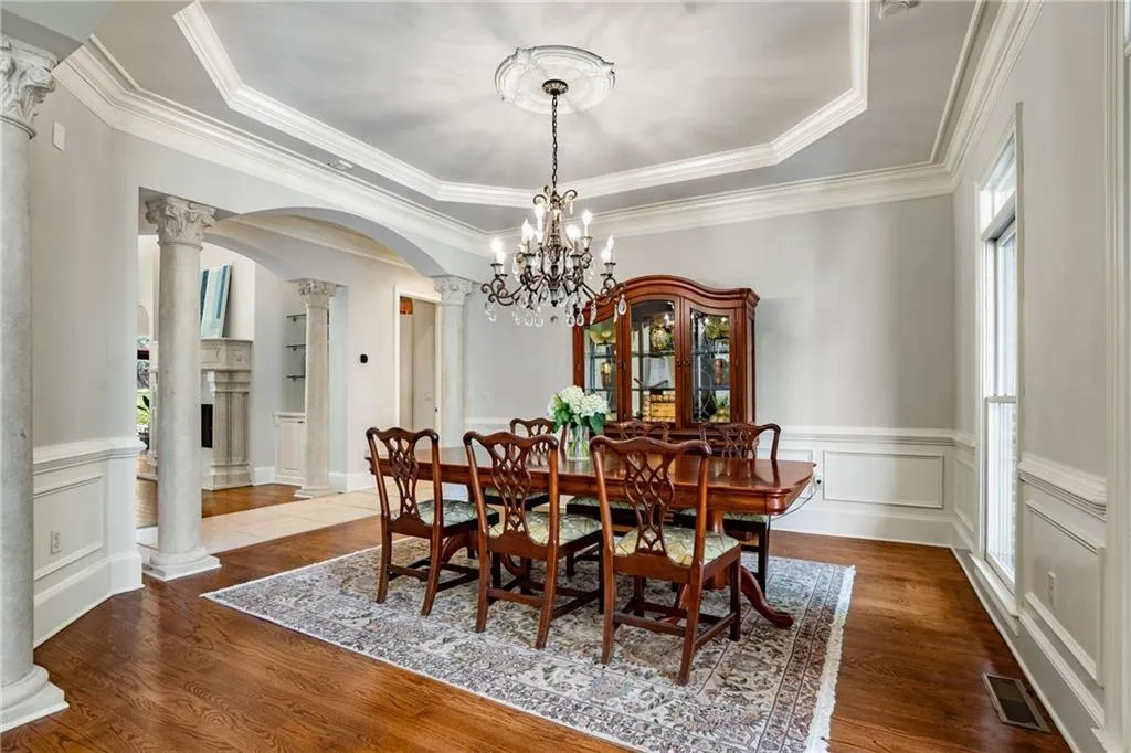 8319 Grogans Ferry Road, Sandy Springs, Georgia 30350, 6 Bedrooms Bedrooms, ,5 BathroomsBathrooms,Residential,Sold,8319 Grogans Ferry Road,7238379