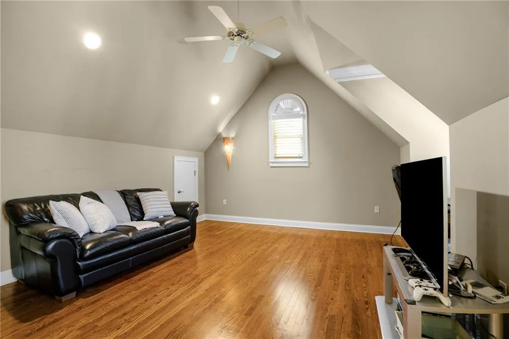 8319 Grogans Ferry Road, Sandy Springs, Georgia 30350, 6 Bedrooms Bedrooms, ,5 BathroomsBathrooms,Residential,Sold,8319 Grogans Ferry Road,7238379