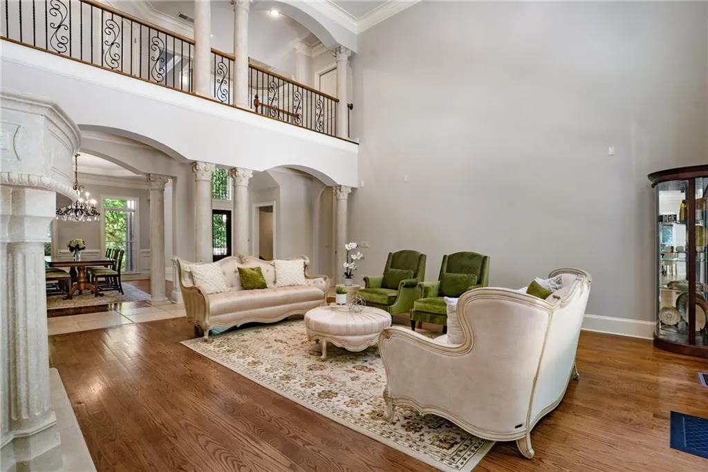 8319 Grogans Ferry Road, Sandy Springs, Georgia 30350, 6 Bedrooms Bedrooms, ,5 BathroomsBathrooms,Residential,Sold,8319 Grogans Ferry Road,7238379