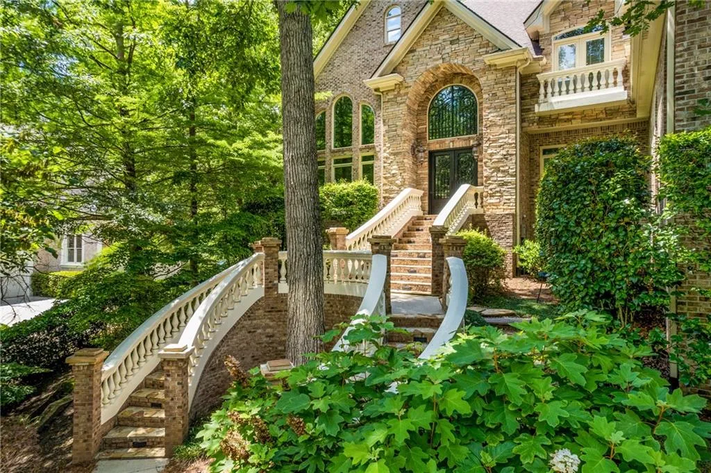 8319 Grogans Ferry Road, Sandy Springs, Georgia 30350, 6 Bedrooms Bedrooms, ,5 BathroomsBathrooms,Residential,Sold,8319 Grogans Ferry Road,7238379