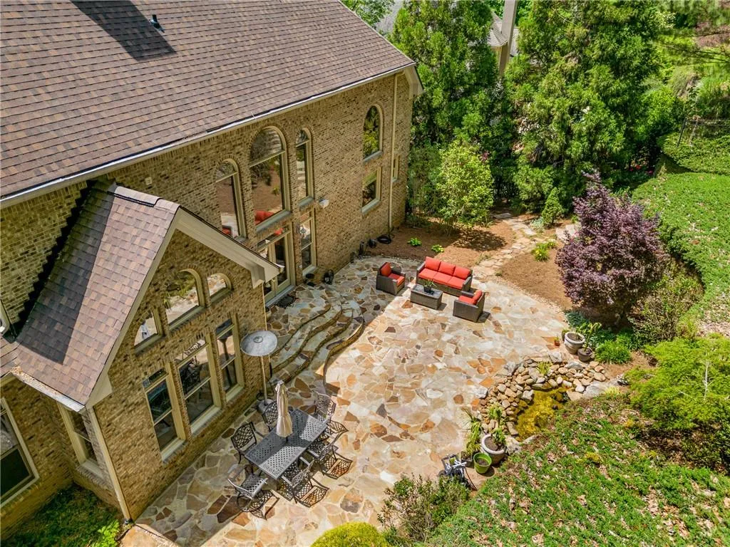 8319 Grogans Ferry Road, Sandy Springs, Georgia 30350, 6 Bedrooms Bedrooms, ,5 BathroomsBathrooms,Residential,Sold,8319 Grogans Ferry Road,7238379