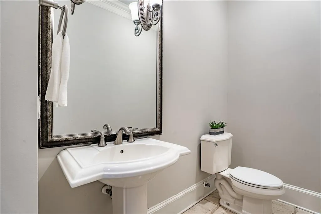 8319 Grogans Ferry Road, Sandy Springs, Georgia 30350, 6 Bedrooms Bedrooms, ,5 BathroomsBathrooms,Residential,Sold,8319 Grogans Ferry Road,7238379