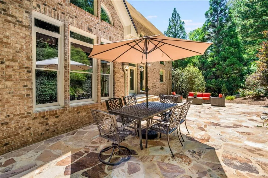 8319 Grogans Ferry Road, Sandy Springs, Georgia 30350, 6 Bedrooms Bedrooms, ,5 BathroomsBathrooms,Residential,Sold,8319 Grogans Ferry Road,7238379