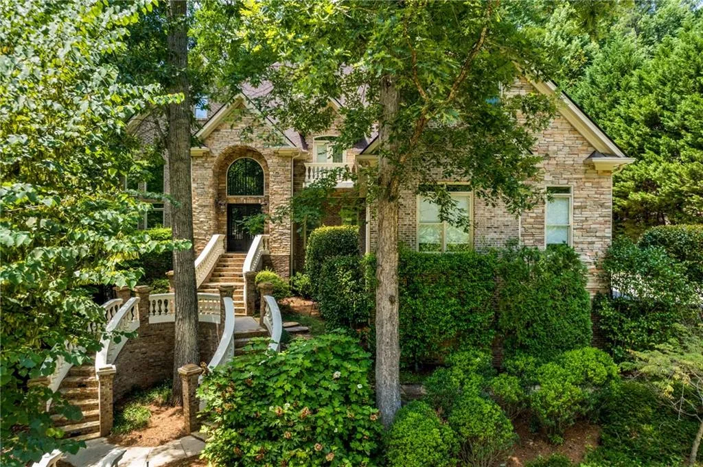 8319 Grogans Ferry Road, Sandy Springs, Georgia 30350, 6 Bedrooms Bedrooms, ,5 BathroomsBathrooms,Residential,Sold,8319 Grogans Ferry Road,7238379