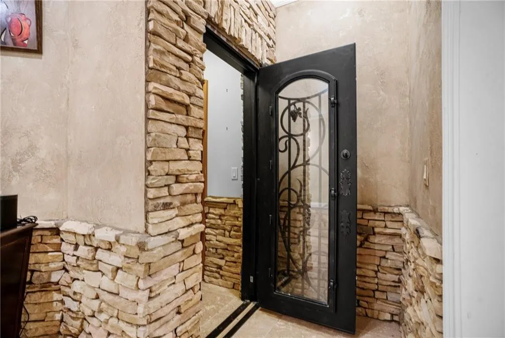 8319 Grogans Ferry Road, Sandy Springs, Georgia 30350, 6 Bedrooms Bedrooms, ,5 BathroomsBathrooms,Residential,Sold,8319 Grogans Ferry Road,7238379