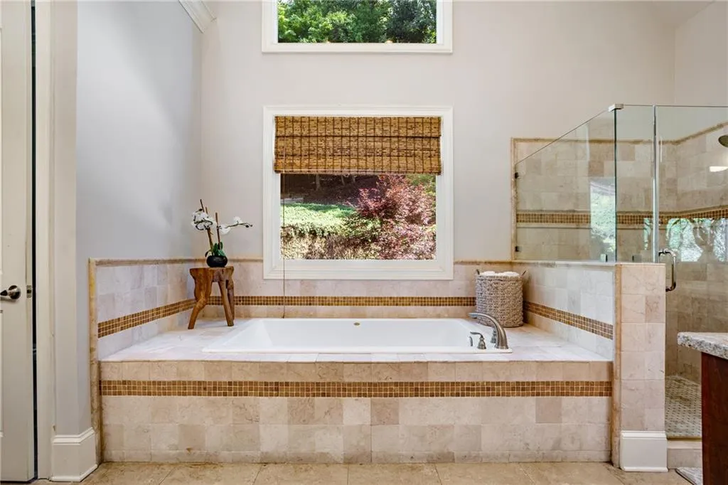 8319 Grogans Ferry Road, Sandy Springs, Georgia 30350, 6 Bedrooms Bedrooms, ,5 BathroomsBathrooms,Residential,Sold,8319 Grogans Ferry Road,7238379