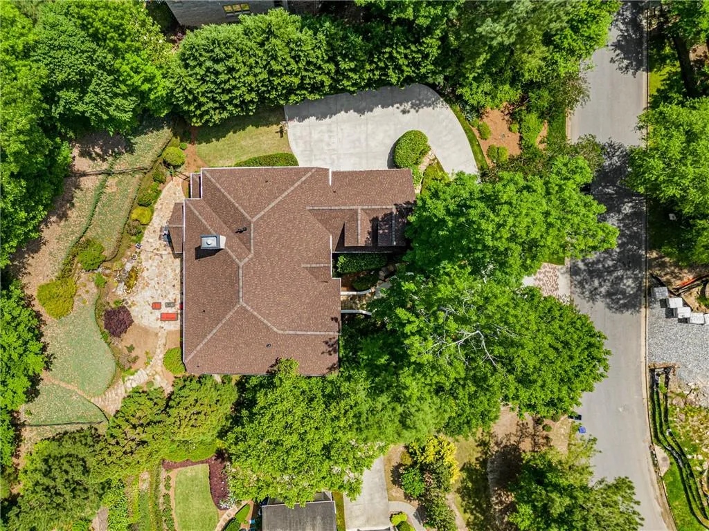 8319 Grogans Ferry Road, Sandy Springs, Georgia 30350, 6 Bedrooms Bedrooms, ,5 BathroomsBathrooms,Residential,Sold,8319 Grogans Ferry Road,7238379