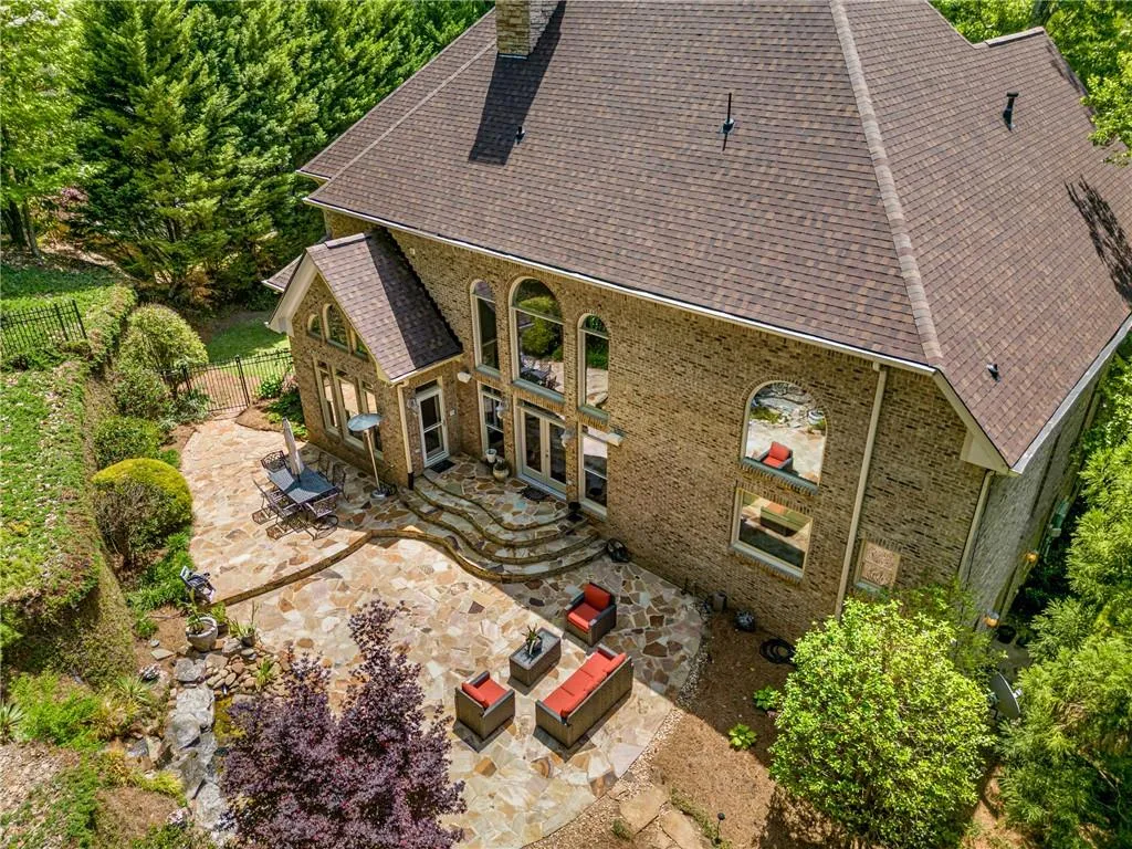 8319 Grogans Ferry Road, Sandy Springs, Georgia 30350, 6 Bedrooms Bedrooms, ,5 BathroomsBathrooms,Residential,Sold,8319 Grogans Ferry Road,7238379