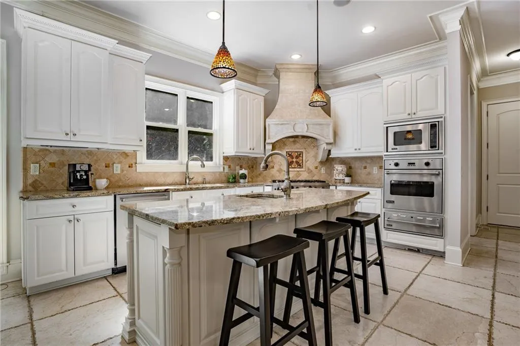 8319 Grogans Ferry Road, Sandy Springs, Georgia 30350, 6 Bedrooms Bedrooms, ,5 BathroomsBathrooms,Residential,Sold,8319 Grogans Ferry Road,7238379