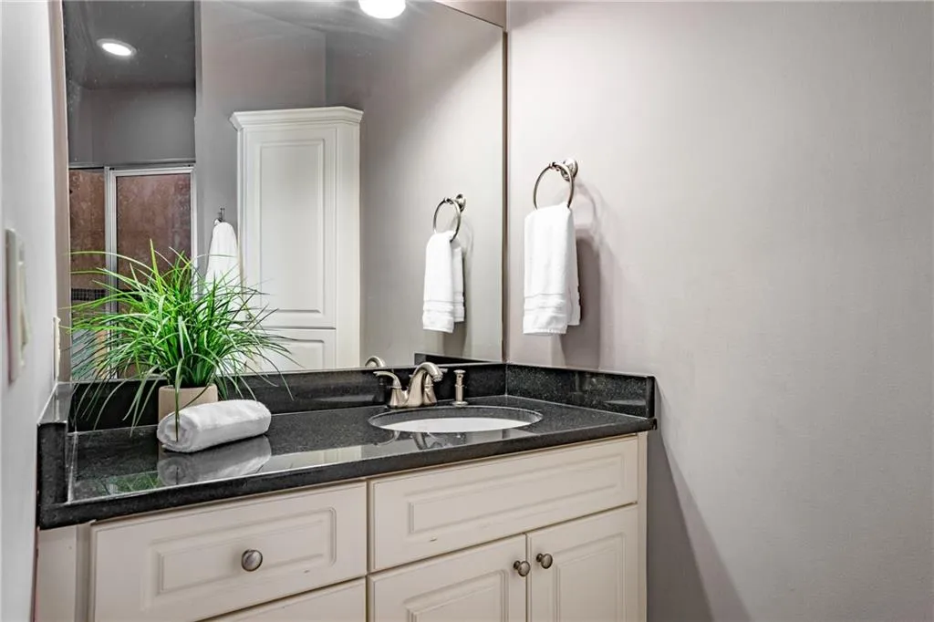 8319 Grogans Ferry Road, Sandy Springs, Georgia 30350, 6 Bedrooms Bedrooms, ,5 BathroomsBathrooms,Residential,Sold,8319 Grogans Ferry Road,7238379