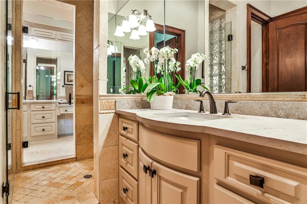 Second vanity area in primary bath.
