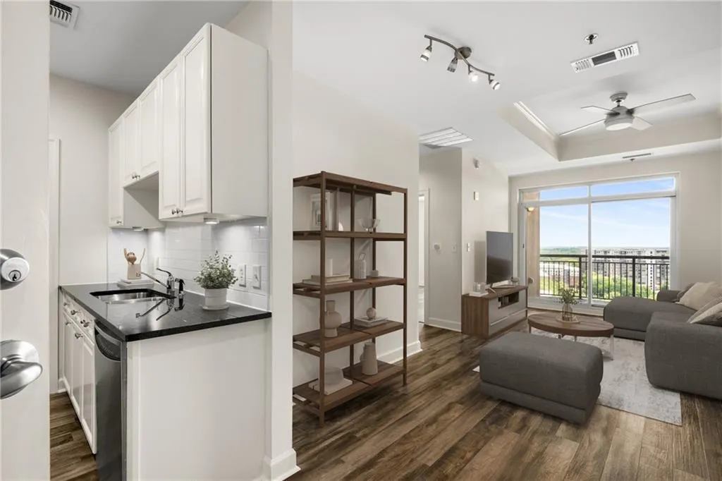 325 E Paces Ferry Road Ne Unit 1704, Atlanta, Georgia 30305, 1 Bedroom Bedrooms, ,1 BathroomBathrooms,Residential,For Sale,325 E Paces Ferry Road Ne Unit 1704,7659531