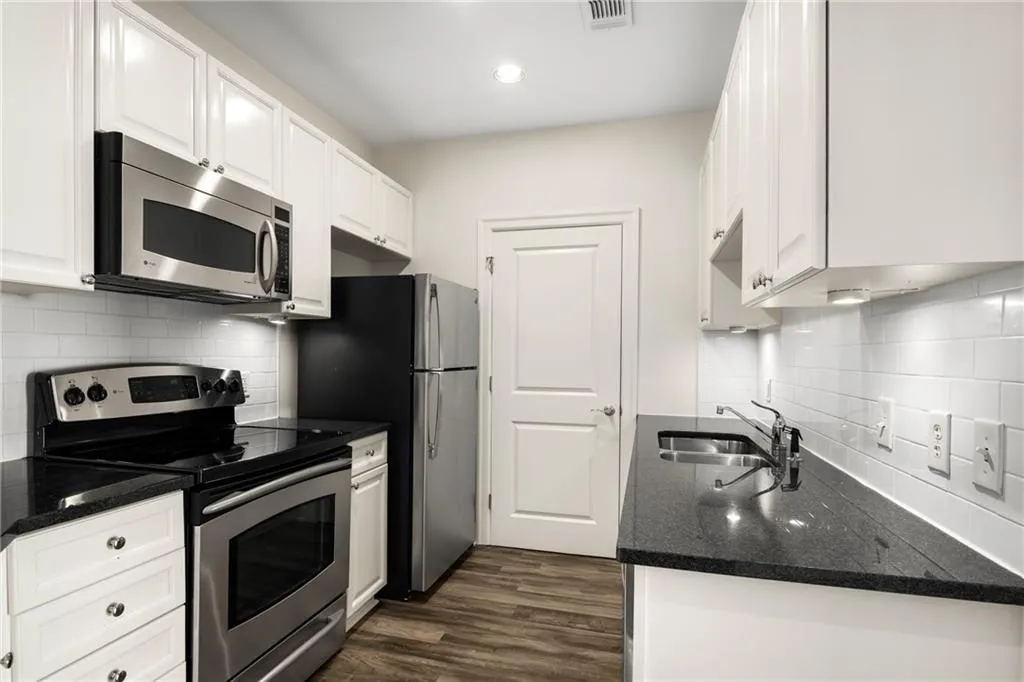 325 E Paces Ferry Road Ne Unit 1704, Atlanta, Georgia 30305, 1 Bedroom Bedrooms, ,1 BathroomBathrooms,Residential,For Sale,325 E Paces Ferry Road Ne Unit 1704,7659531