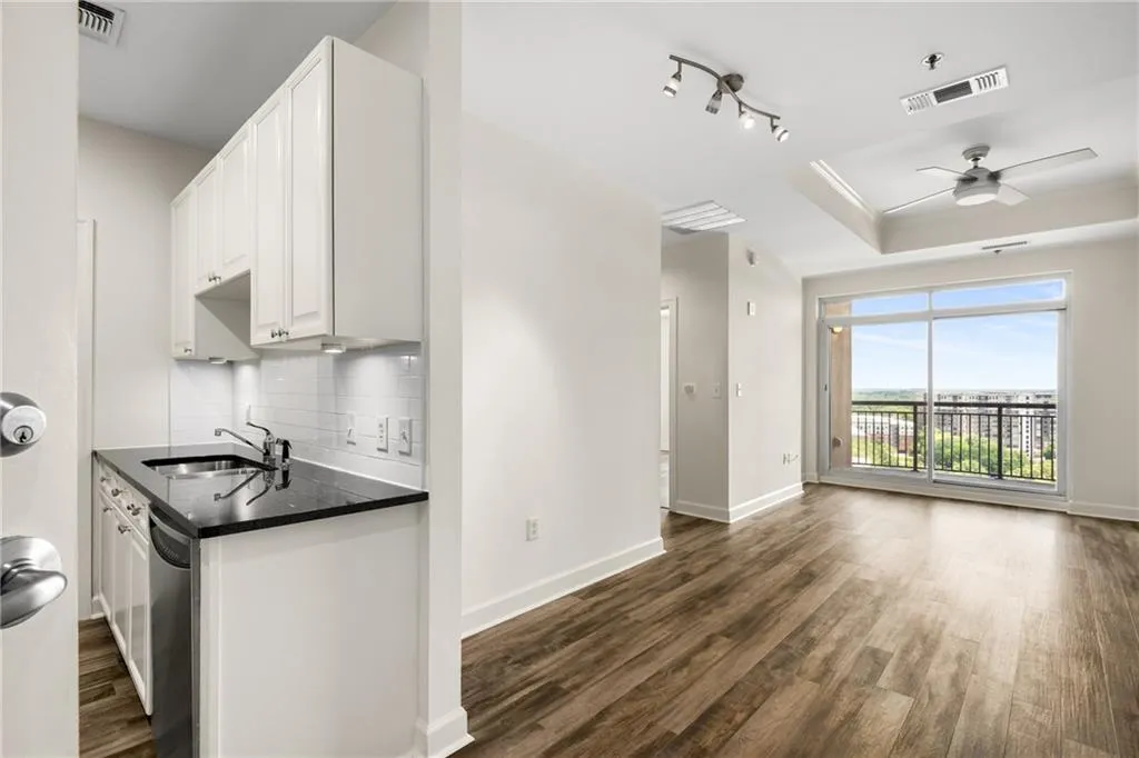 325 E Paces Ferry Road Ne Unit 1704, Atlanta, Georgia 30305, 1 Bedroom Bedrooms, ,1 BathroomBathrooms,Residential,For Sale,325 E Paces Ferry Road Ne Unit 1704,7659531