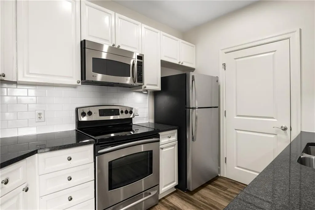 325 E Paces Ferry Road Ne Unit 1704, Atlanta, Georgia 30305, 1 Bedroom Bedrooms, ,1 BathroomBathrooms,Residential,For Sale,325 E Paces Ferry Road Ne Unit 1704,7659531