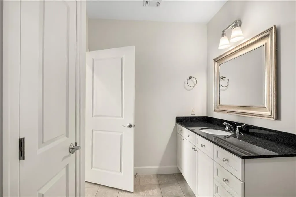 325 E Paces Ferry Road Ne Unit 1704, Atlanta, Georgia 30305, 1 Bedroom Bedrooms, ,1 BathroomBathrooms,Residential,For Sale,325 E Paces Ferry Road Ne Unit 1704,7659531