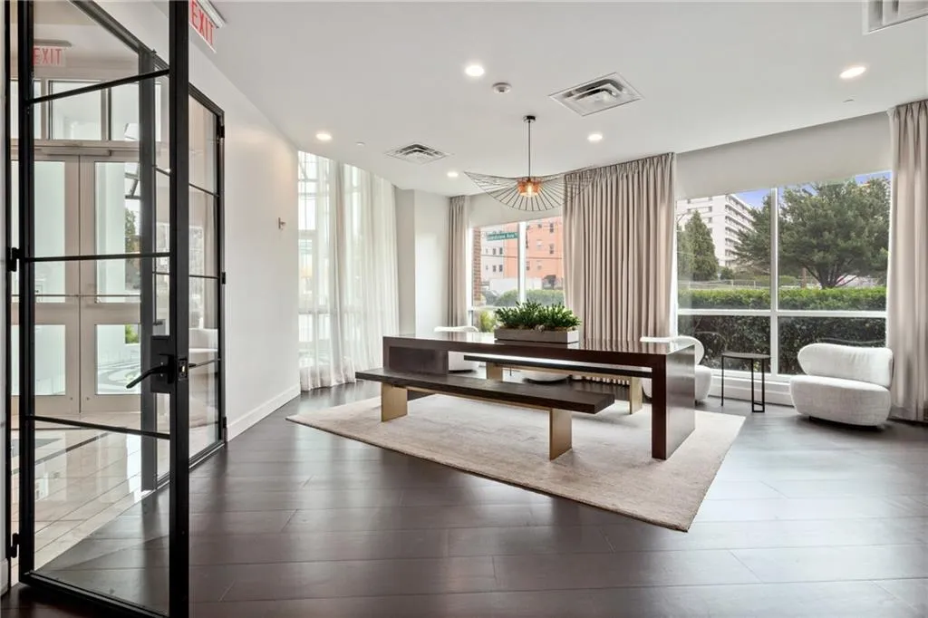 325 E Paces Ferry Road Ne Unit 1704, Atlanta, Georgia 30305, 1 Bedroom Bedrooms, ,1 BathroomBathrooms,Residential,For Sale,325 E Paces Ferry Road Ne Unit 1704,7659531