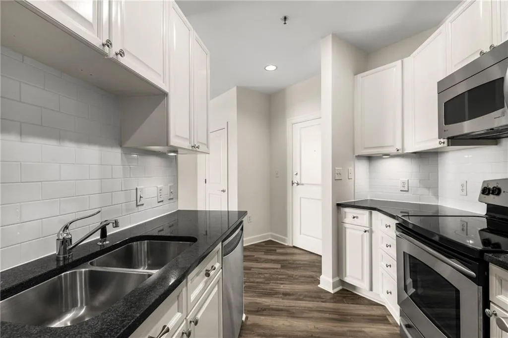 325 E Paces Ferry Road Ne Unit 1704, Atlanta, Georgia 30305, 1 Bedroom Bedrooms, ,1 BathroomBathrooms,Residential,For Sale,325 E Paces Ferry Road Ne Unit 1704,7659531