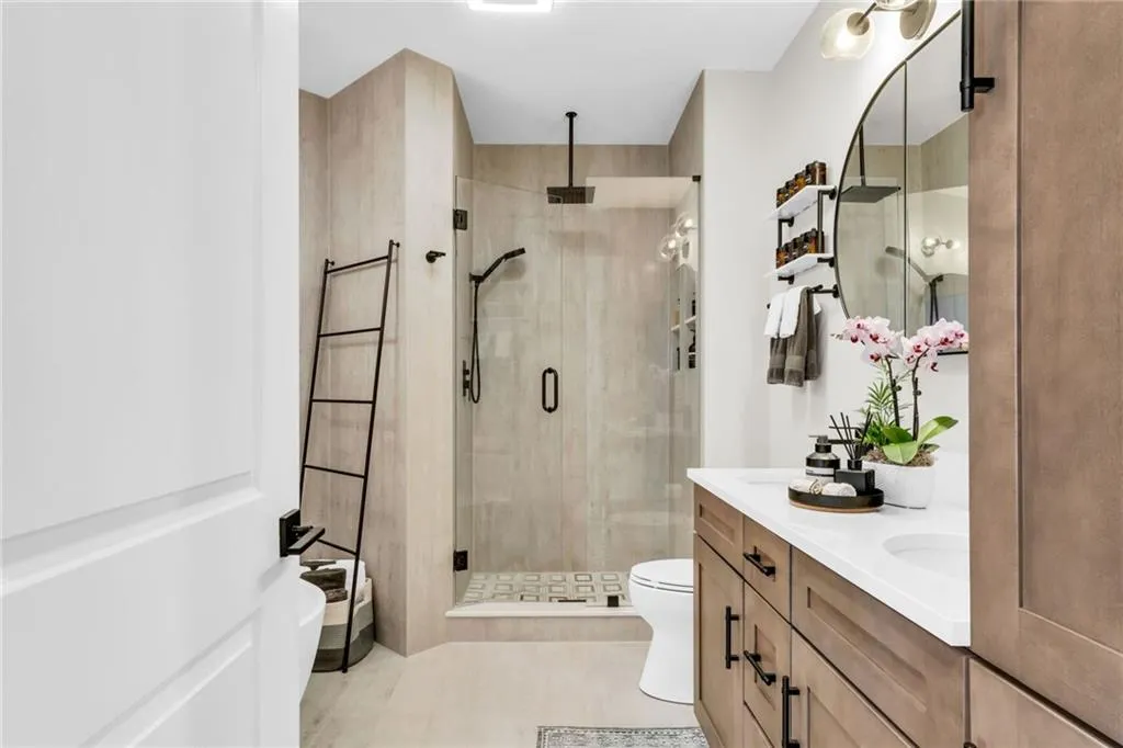 The bathroom lighting can be dimmed for a very moody ambiance & the bathroom has a speaker to play music while relaxing.