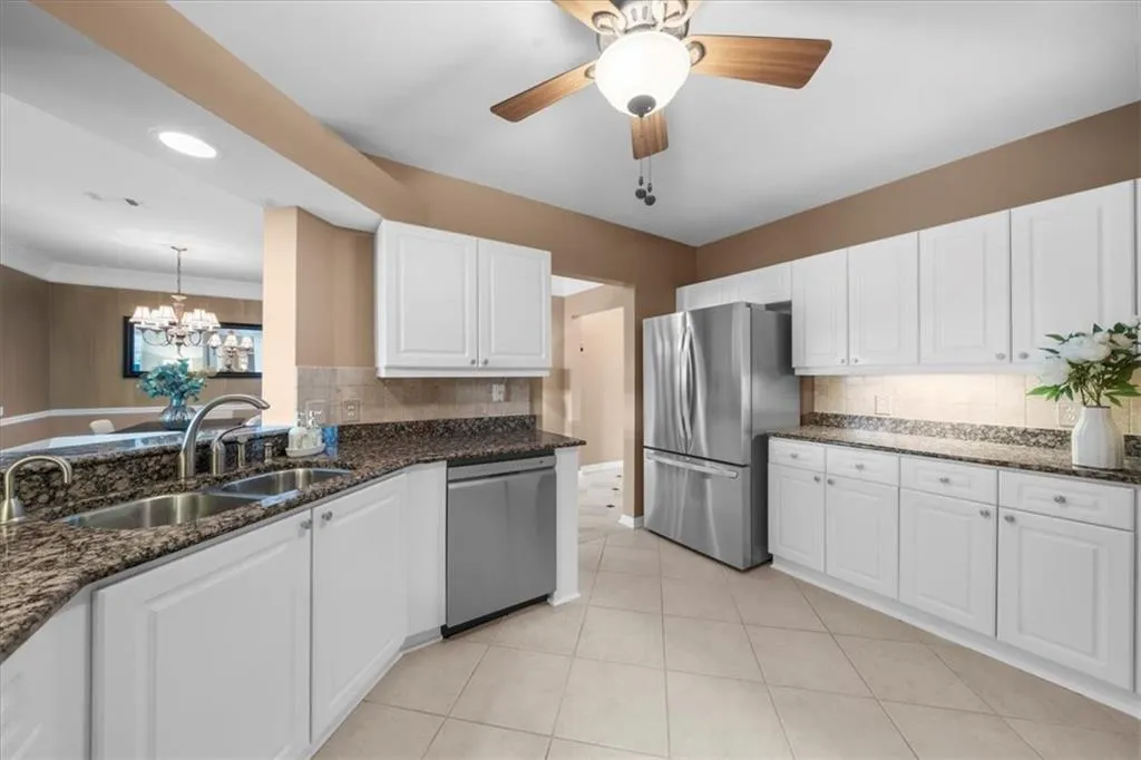 3334 Peachtree Road Ne Unit 608, Atlanta, Georgia 30326, 2 Bedrooms Bedrooms, ,2 BathroomsBathrooms,Residential,For Sale,3334 Peachtree Road Ne Unit 608,7642769