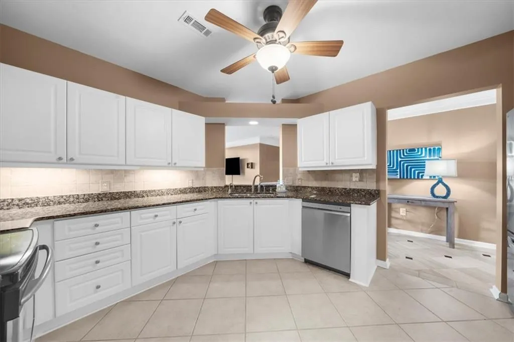 3334 Peachtree Road Ne Unit 608, Atlanta, Georgia 30326, 2 Bedrooms Bedrooms, ,2 BathroomsBathrooms,Residential,For Sale,3334 Peachtree Road Ne Unit 608,7642769