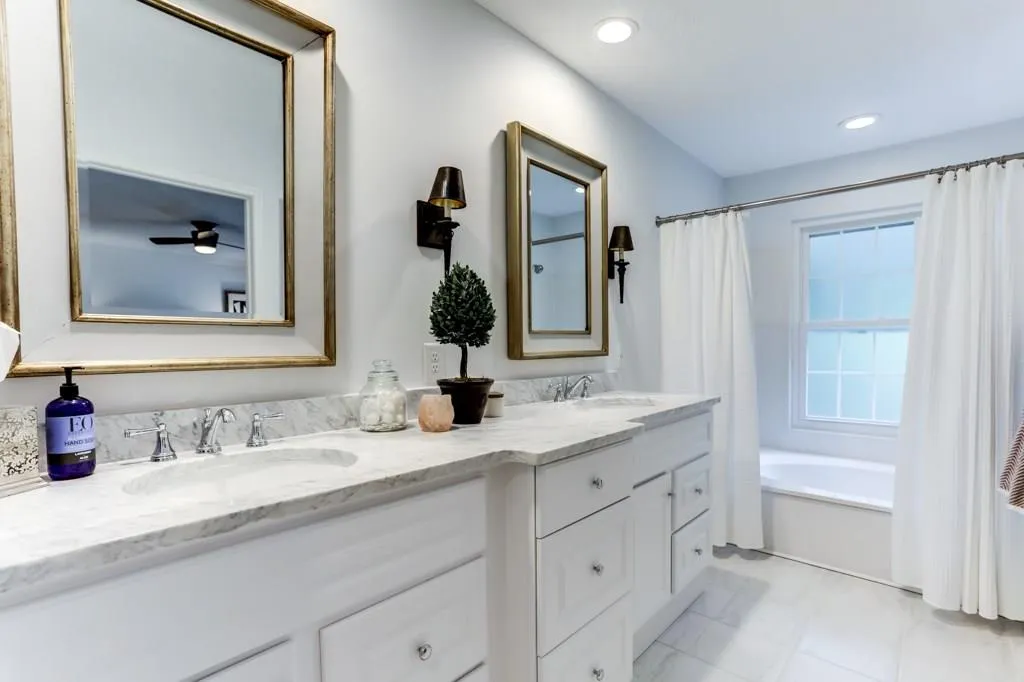 904 Dunwoody Chace, Sandy Springs, Georgia 30328, 3 Bedrooms Bedrooms, ,3 BathroomsBathrooms,Residential,Sold,904 Dunwoody Chace,6065399