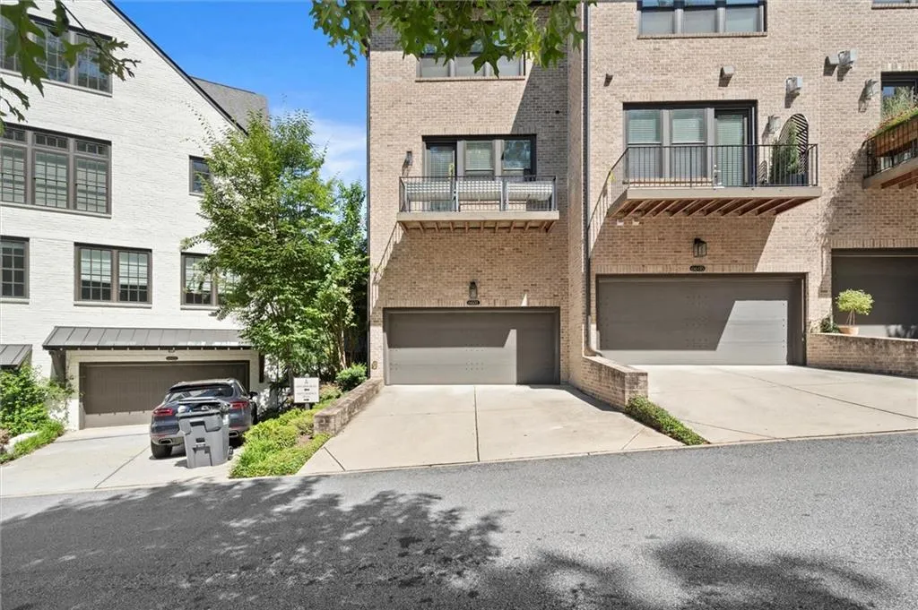 6601 Cadence Boulevard, Atlanta, Georgia 30328, 3 Bedrooms Bedrooms, ,4 BathroomsBathrooms,Residential,For Sale,6601 Cadence Boulevard,7617309