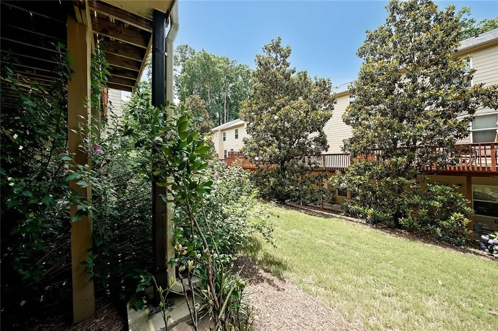 View of grassy yard