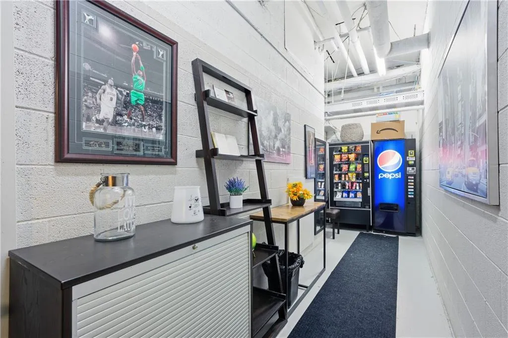 3060 Pharr Court North Nw Unit 223, Atlanta, Georgia 30305, 2 Bedrooms Bedrooms, ,1 BathroomBathrooms,Residential,For Sale,3060 Pharr Court North Nw Unit 223,7672514