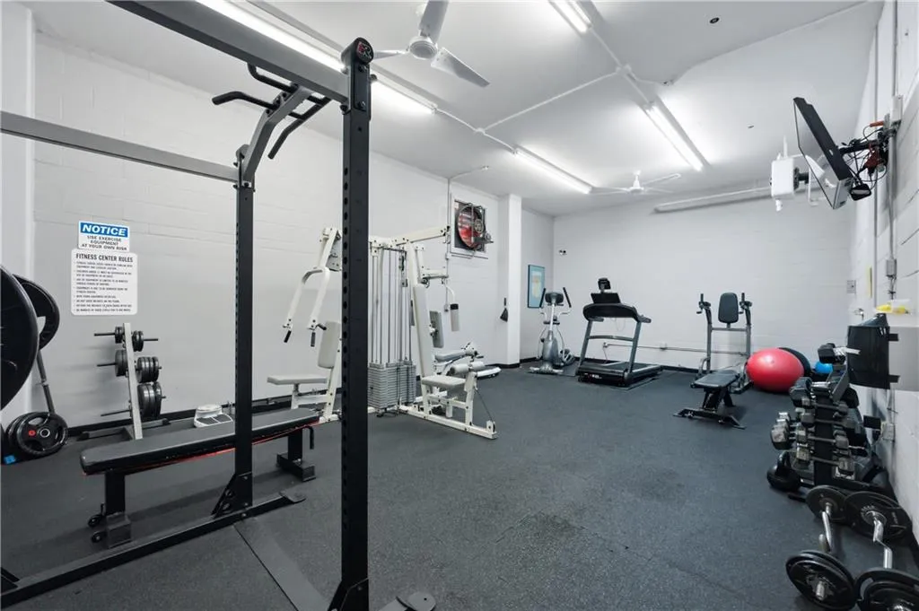 3060 Pharr Court North Nw Unit 223, Atlanta, Georgia 30305, 2 Bedrooms Bedrooms, ,1 BathroomBathrooms,Residential,For Sale,3060 Pharr Court North Nw Unit 223,7672514