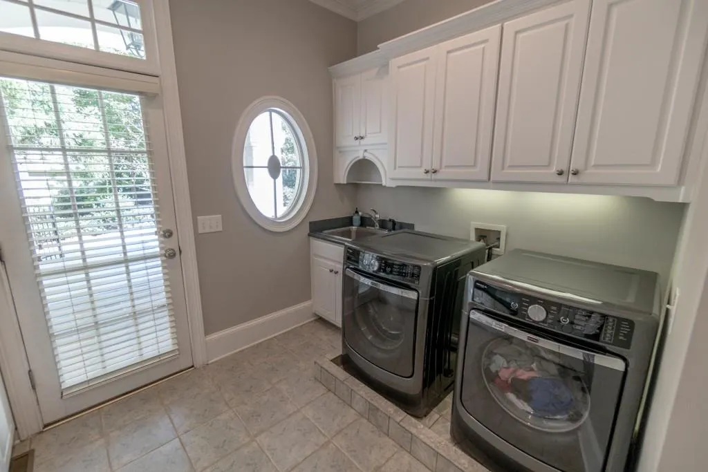 8410 Lazy Oaks Court, Sandy Springs, Georgia 30350, 6 Bedrooms Bedrooms, ,6 BathroomsBathrooms,Residential,Sold,8410 Lazy Oaks Court,6792774