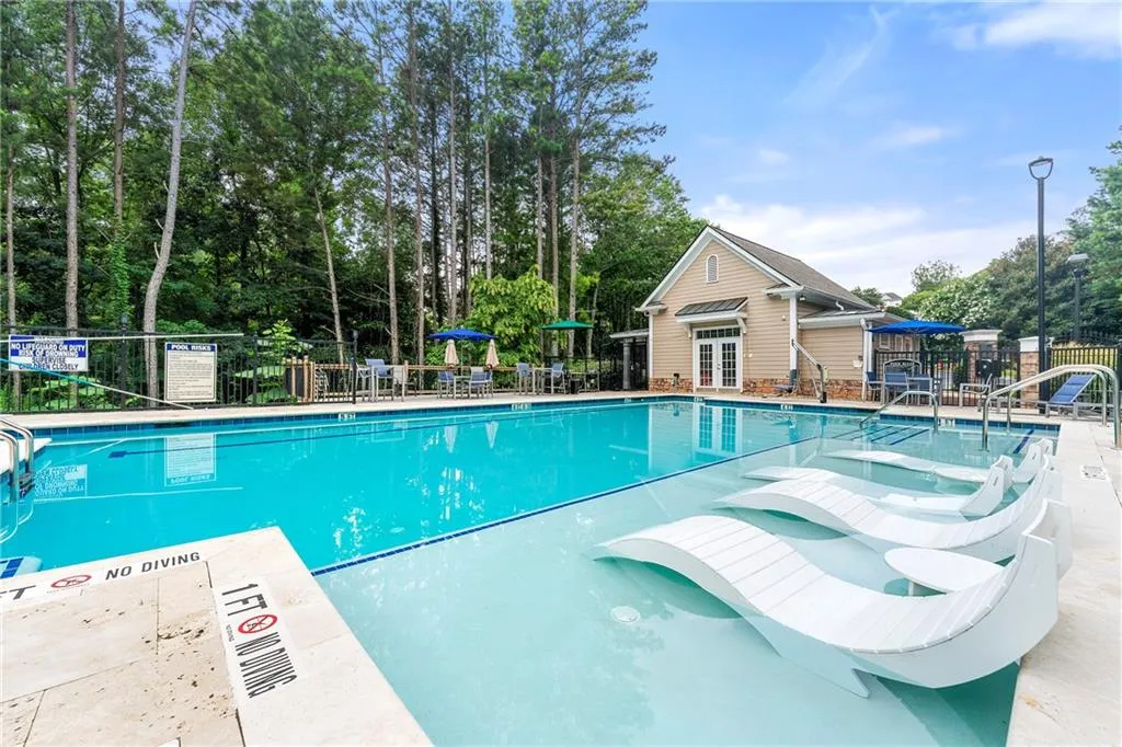2400 Cumberland Parkway Se Unit 411, Atlanta, Georgia 30339, 2 Bedrooms Bedrooms, ,1 BathroomBathrooms,Residential,For Sale,2400 Cumberland Parkway Se Unit 411,7619612